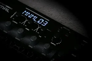 Programming drum patterns on the Sonicware Deconstruct Minimal