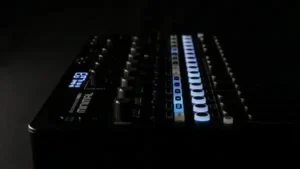 Sonicware Deconstruct Minimal portable groovebox