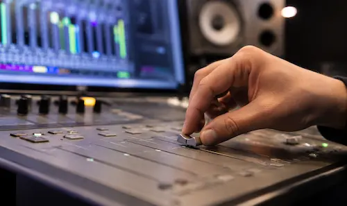 Audio-Mix vor dem Mastering mit deaktiviertem Limiter und ausreichendem Headroom