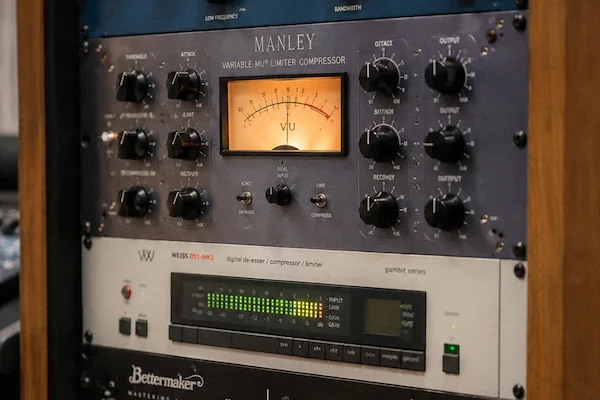 Übersicht einer modernen Mastering Chain mit Equalizer, Kompressor und Limiter