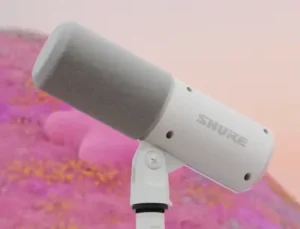 Shure MV6 Gen 2 recording setup with USB connection and headphone monitoring controls